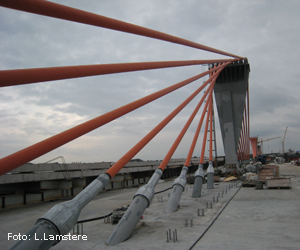 На домашней странице Департамента городского развития Рижской думы можно ознакомиться с кратким обзором основной сметы технического проекта 1-й очереди Южного моста