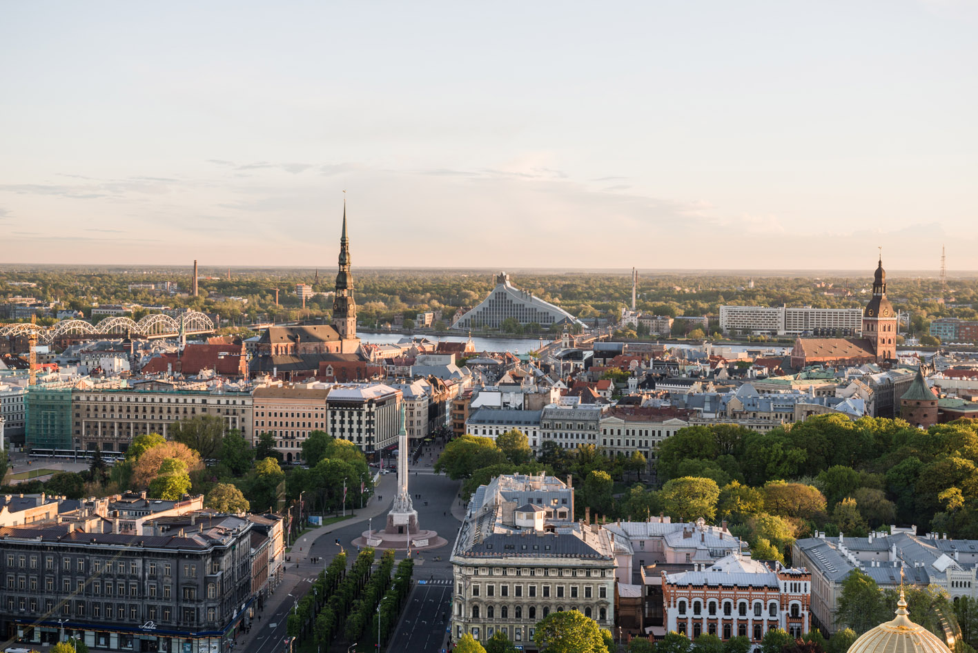 Rīga, skats uz Brīvības pieminekli no augšas