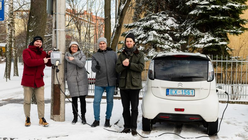 Rīgas pašvaldība atbalstīs “SimpleCharge” elektroauto uzlādes staciju testēšanu Ķīpsalā