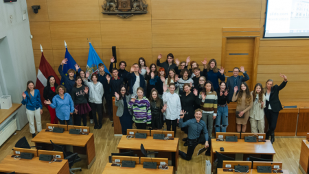 Skolēni diskutē un prezentē idejas par Rīgas vēsturiskā centra attīstību  