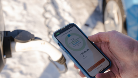 Rīgas dome aicina uz apspriedi par elektrotransporta uzlādes vietu izsoles kārtību