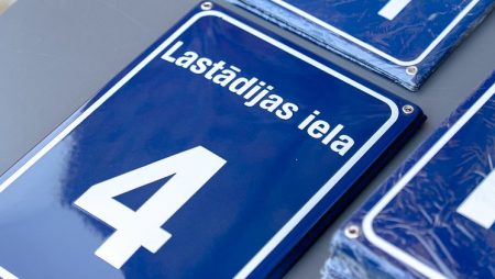Jaunās ielu nosaukumu zīmes izsniegtas 73% adrešu