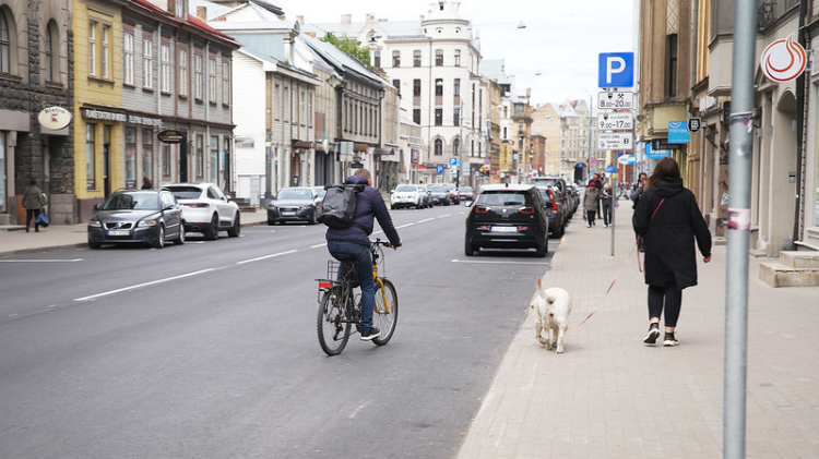 Apstiprina jaunus saistošos noteikumus, kas nosaka pašvaldības nodevu par pašvaldības infrastruktūras uzturēšanu un attīstību Rīgā