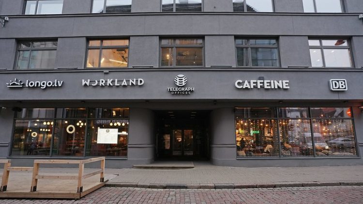 Rīgas pašvaldība atgādina – 2028. gadā beigsies pārejas periods prasībām reklāmas izvietošanai uz ēku fasādēm kultūrvēsturiski nozīmīgās teritorijās