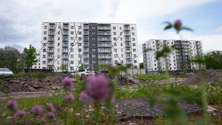Rīgā strauji attīstās būvniecība pilsētas nomalēs